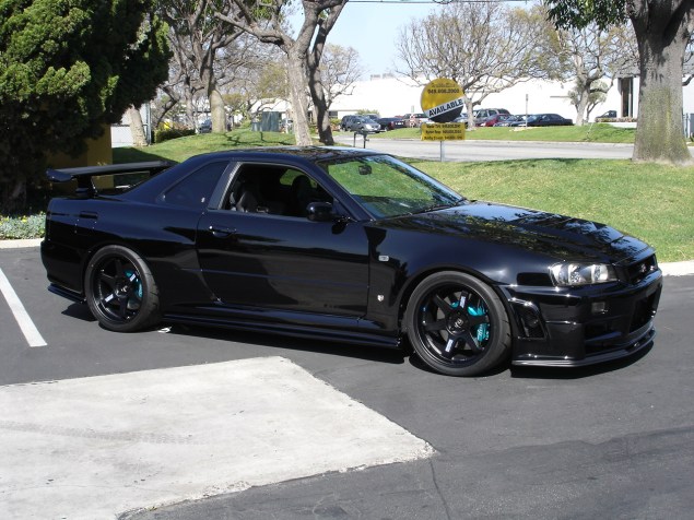 Nissan_Skyline_R34_GT-R_black